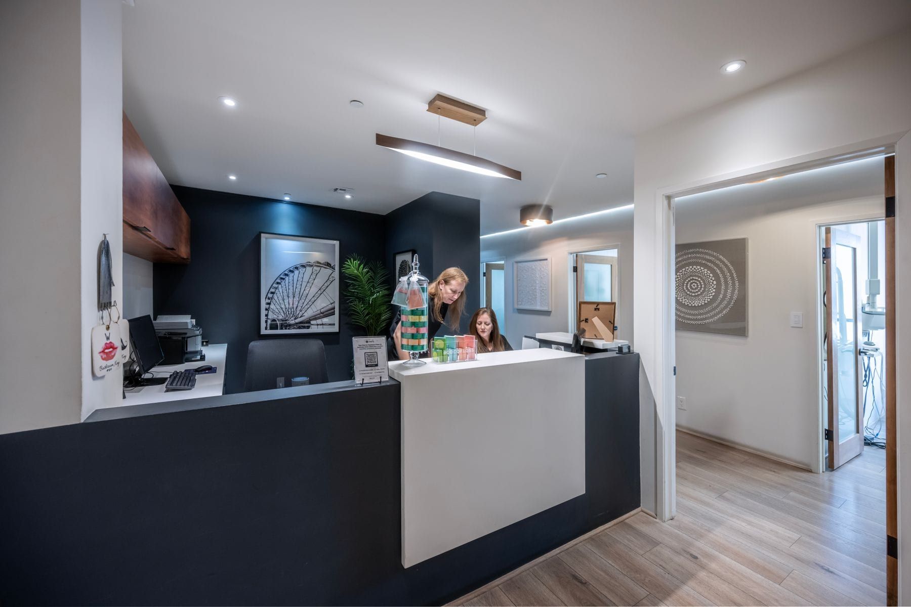 Reception & lounge